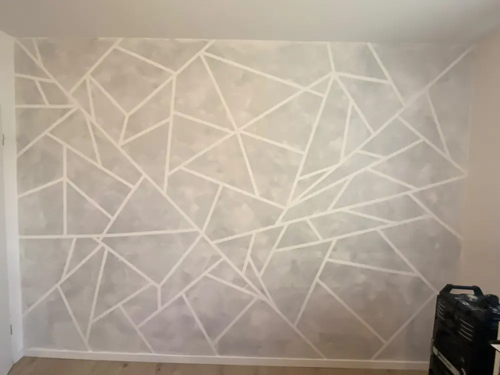 Geometrische Wandgestaltung in Spachteltechnik